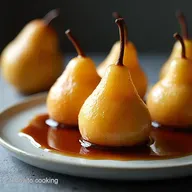 Poires Poch&eacute;es au Miel et Coulis Chocolat Noir Recette Facile