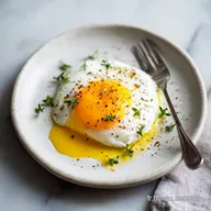 Oeufs Poch&eacute;s: Blanc Soyeux et Jaune Fondant